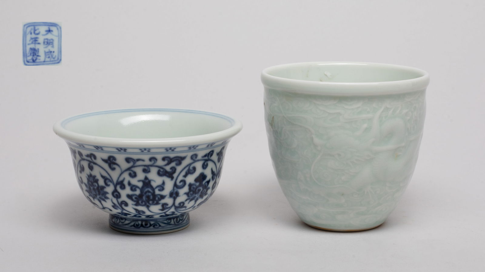 Two Chinese Export Porcelain Cups (1 of 12)