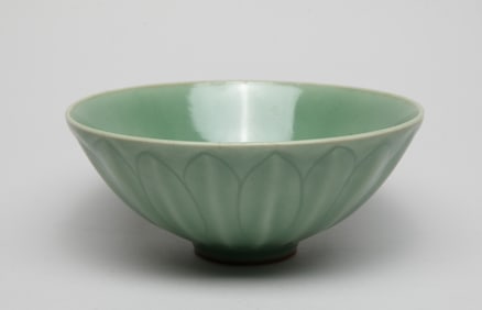 Large Chinese Longquan Porcelain Bowl