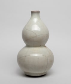 Chinese Kuan Ware Porcelain Gourd Vase