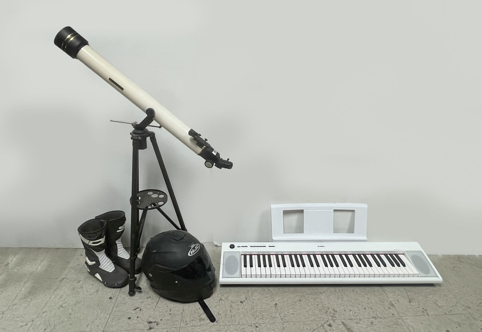 Motor Helmet, Yamaha Electronic Organ & Telescope (1 of 13)