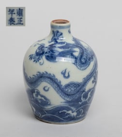 Estate Chinese Porcelain Snuff Bottle