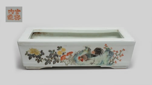 Chinese Famille Rose Porcelain Pot