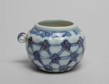 Chinese Export Porcelain Bird Feeding Jar