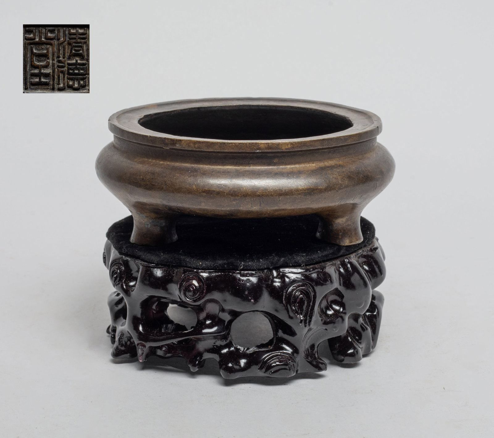 Estate Chinese Bronze Cabinet Censer: Of compressed form with three short waisted feet, the underside incised with a three-character mark, with stand. Approx. 5.1*1.9 inch (w/o stand).