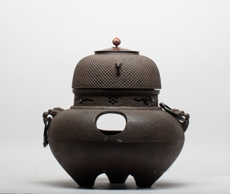 Large 1900-30s Japanese Iron Pot