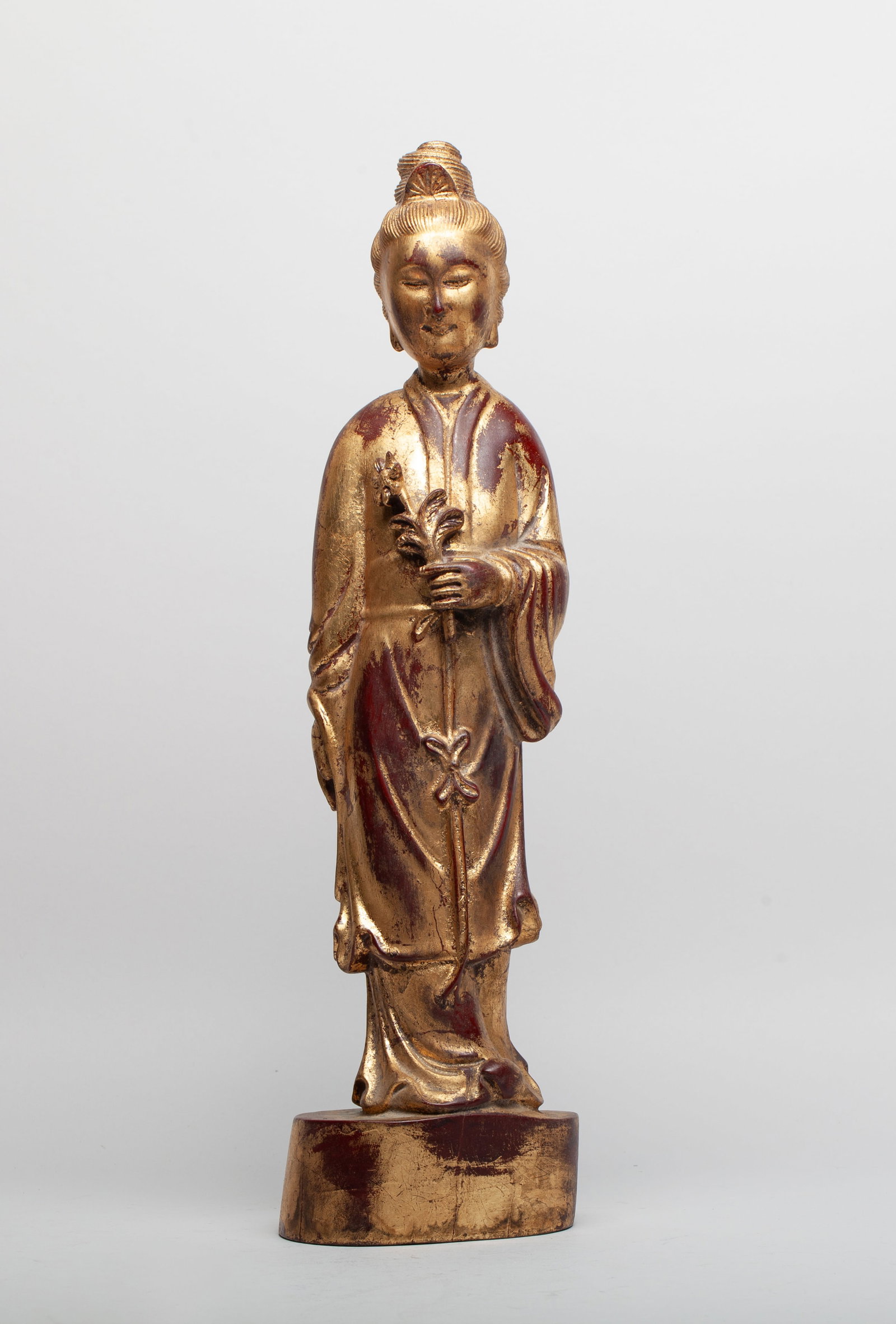 Rare Chinese Ming Type Gilt Wood Kuanyin: Collectible Chinese gilt wood carved Kuanyin sculpture, wearing a long flowing robe, her left hand holding flower. Approx. 15.8*4.3*3.4 inch.