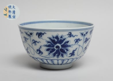 Chinese Export Porcelain Tea Bowl
