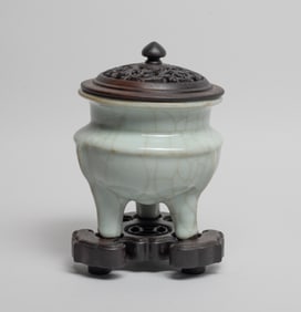 Chinese Guan Ware Porcelain Cabinet Censer