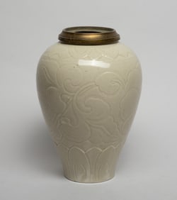 Chinese Export Ding Ware Porcelain Vase