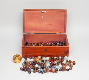 Set Chinese Export Mixed Beads w. Lane Wood Box