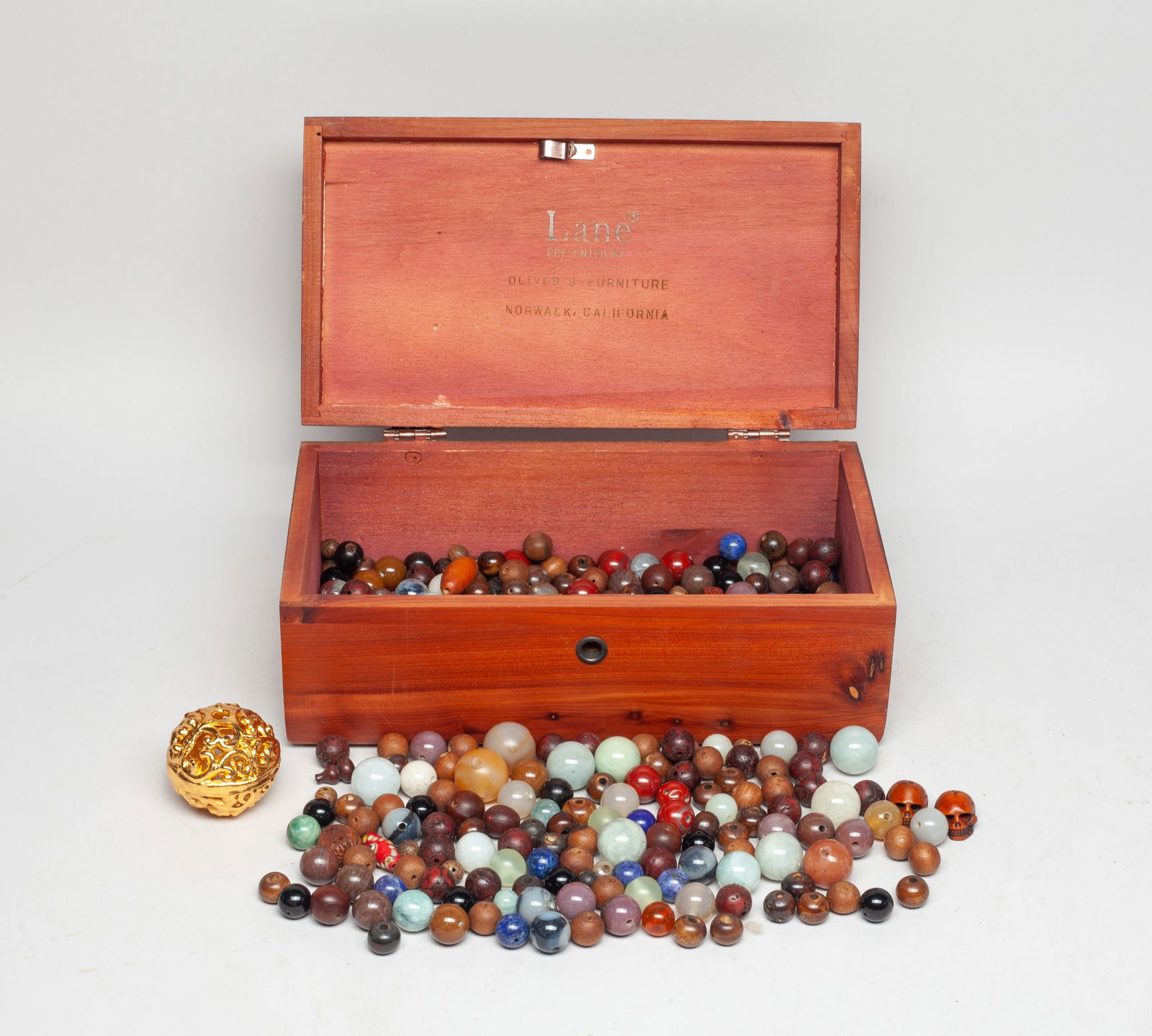 Set Chinese Export Mixed Beads w. Lane Wood Box (1 of 11)