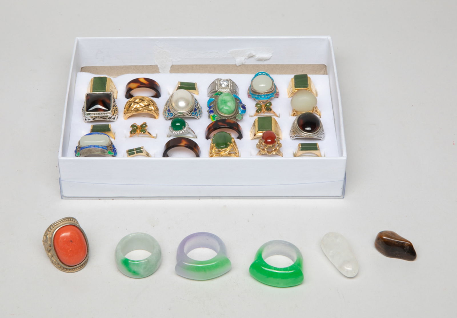 Estate Set Chinese Export Rings: Set of Chinese designed rings, stone carved rings, and gemstone carved nuggets, with a tray. Size varies.