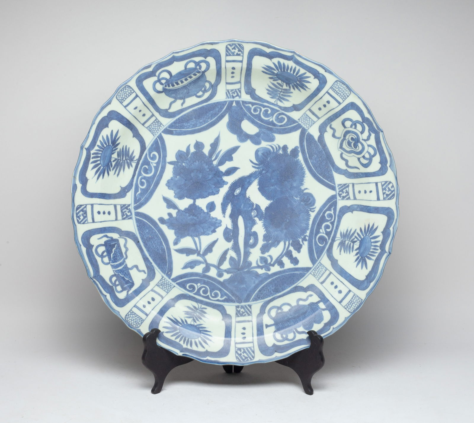 Large Chinese Shipwreck Type Porcelain Charger (1 of 10)