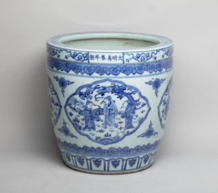 Massive Chinese Export Porcelain Pot