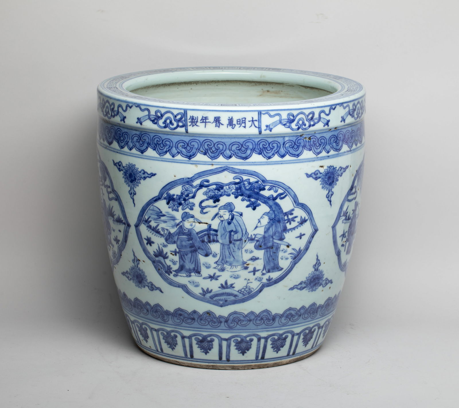 Massive Chinese Export Porcelain Pot (1 of 18)