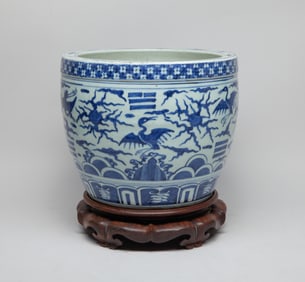 Large Chinese Export Porcelain Pot on Stand