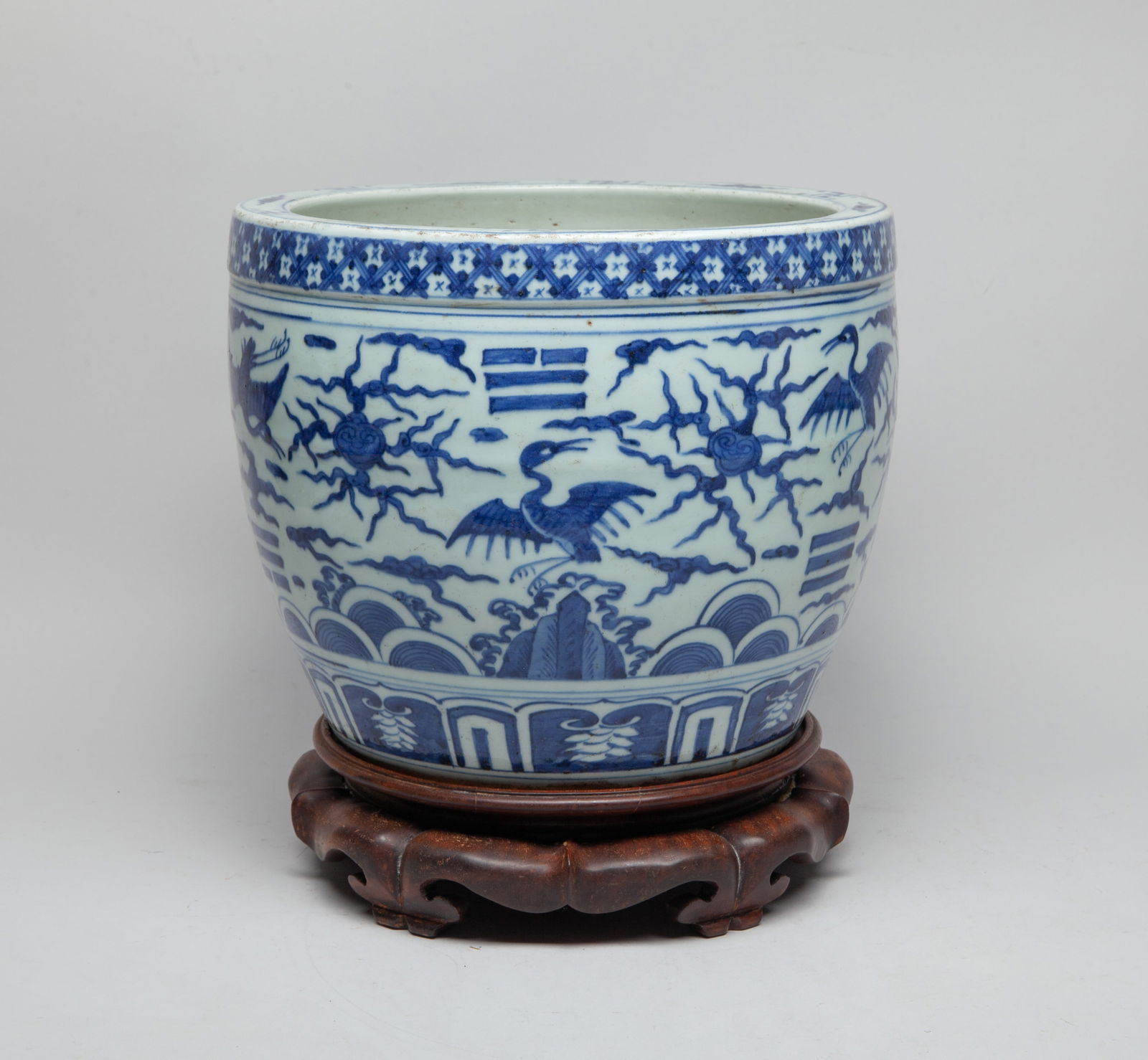 Large Chinese Export Porcelain Pot on Stand (1 of 11)