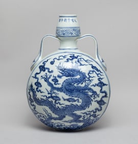 Collectible Chinese Export Porcelain Dragon Vase