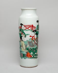 Chinese Export Wuchai Porcelain Vase