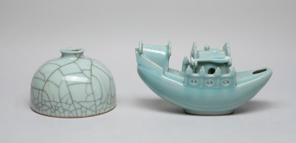 Chinese Export Porcelain Sculpture & Water Pot