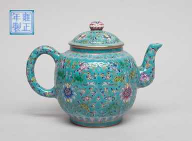 Chinese Export Porcelain Tea Pot
