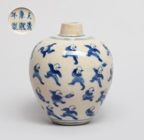 Estate Chinese Porcelain Snuff Bottle