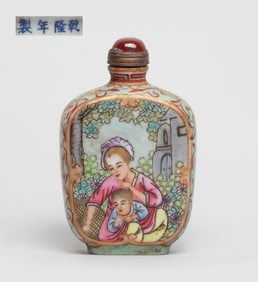 Chinese Enameled Porcelain Snuff Bottle