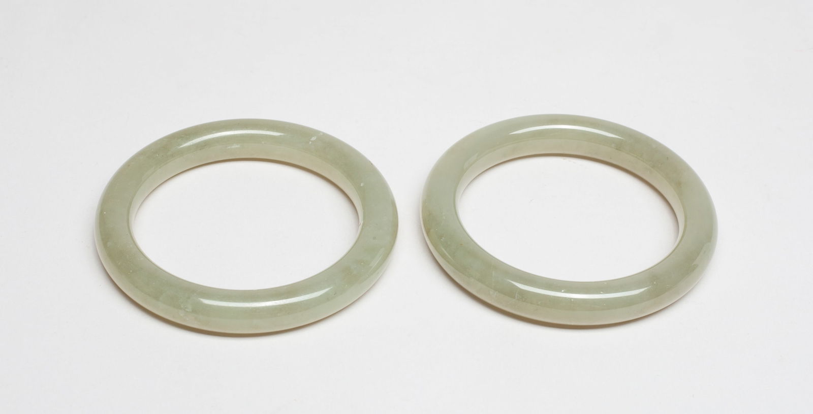 Two Chinese Jade Bangles (1 of 10)