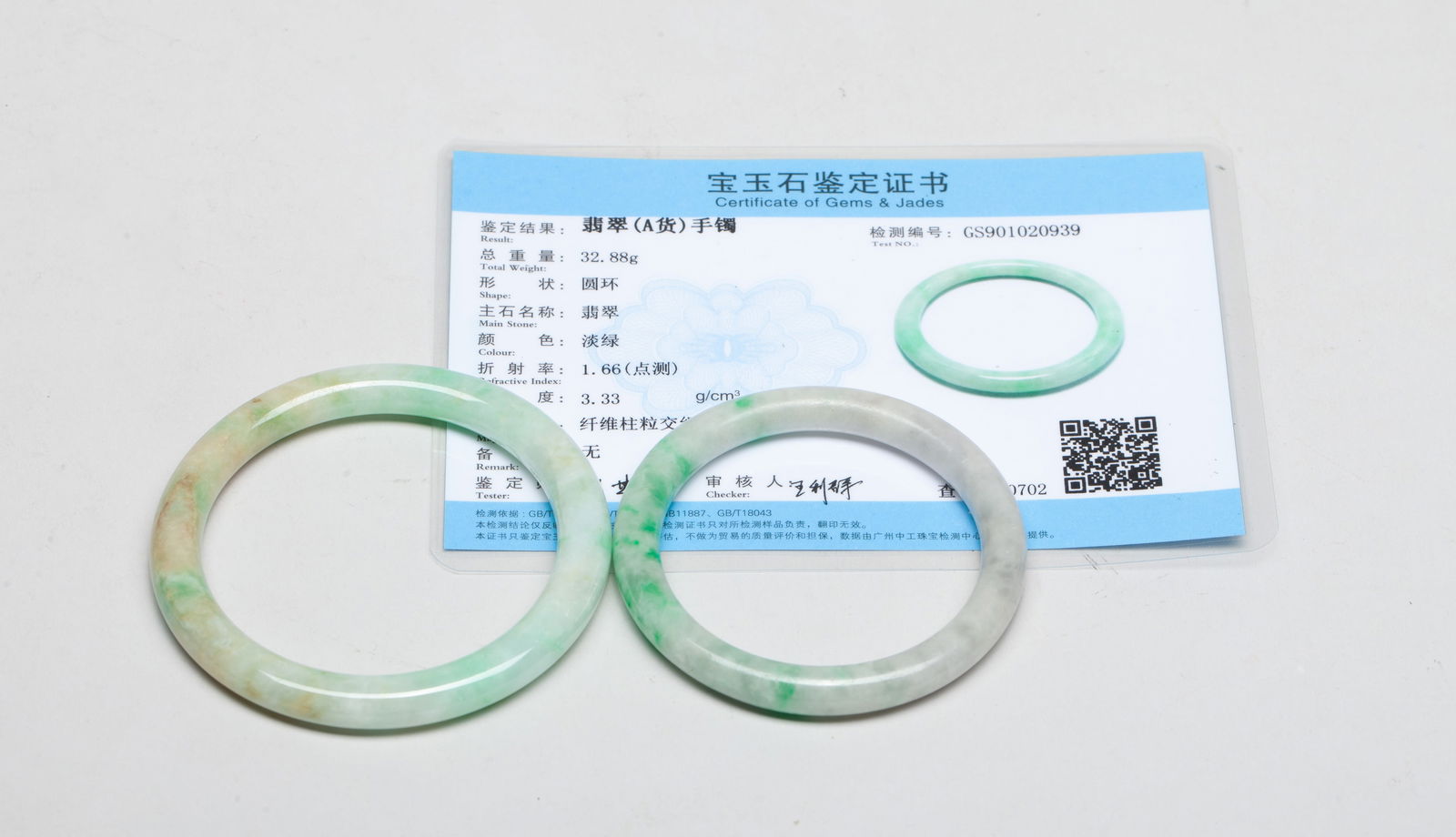 Two Chinese Vintage Jade Jadeite Bangles (1 of 11)