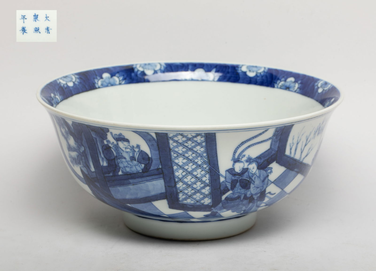 Estate Large Chinese Export Porcelain Bowl (1 of 11)