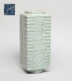 Chinese Ge Type Porcelain Cabinet Vase