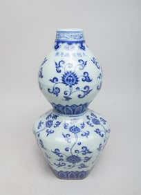 Chinese Export Porcelain Gourd Vase