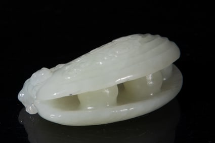 Chinese Jade Carved Sculpture of Shell