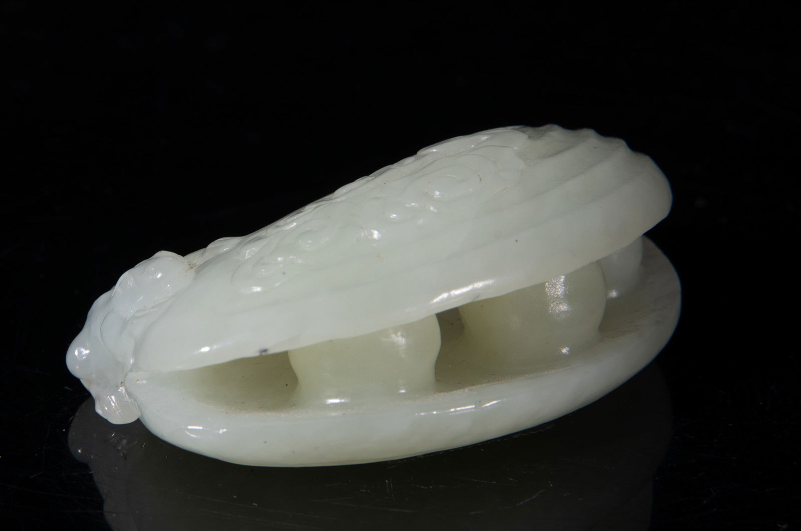 Chinese Jade Carved Sculpture of Shell (1 of 13)