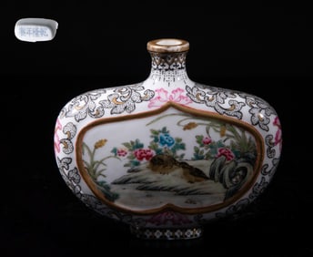 Large Chinese Enameled Porcelain Snuff Bottle