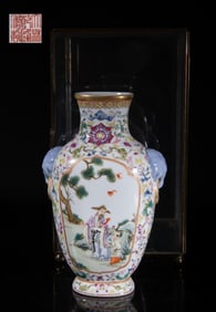 Estate Chinese Porcelain Vase w/ Glass Case