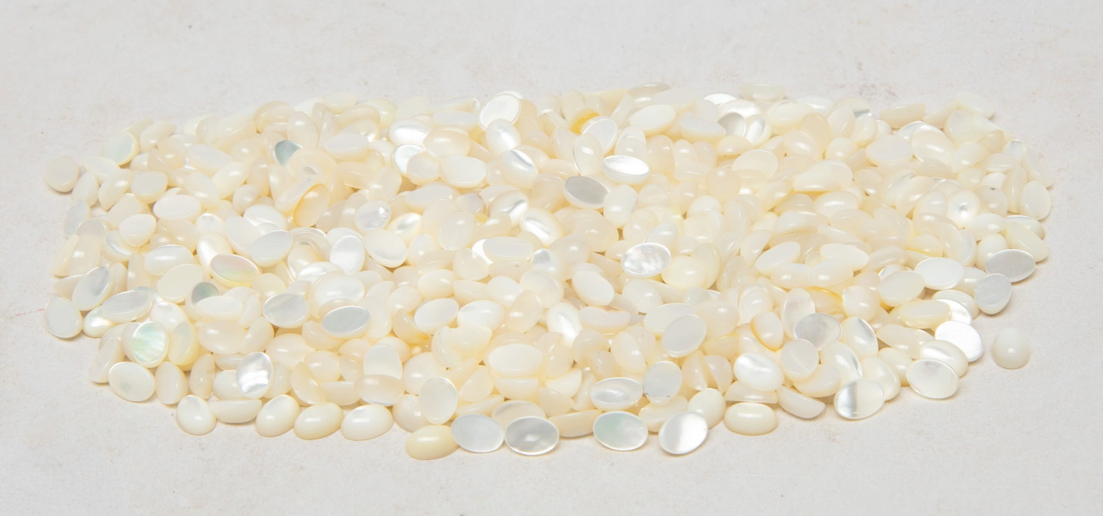 Set Cup MOP Ring Face Stones: Large set of mother-of-pearl face stone pieces. Approx. 98 gram (total weight).