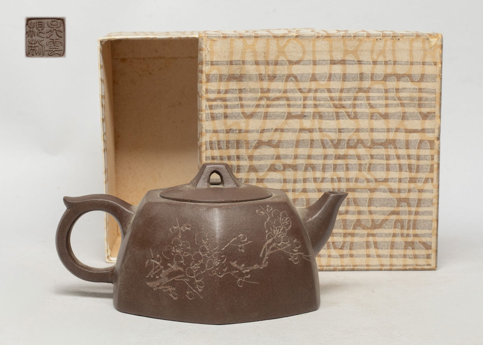 Estate Chinese Yixing Zisha Tea Pot (1 of 11)