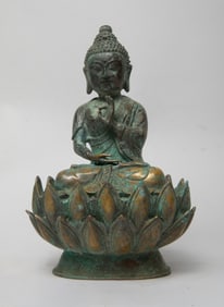 Rare Chinese Gilt Bronze Sculpture of Buddha