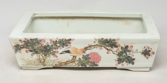 Large Chinese Export Porcelain Flower Pot