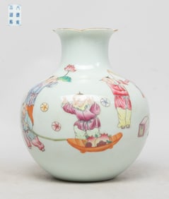 Chinese Export Famille Rose Porcelain Vase