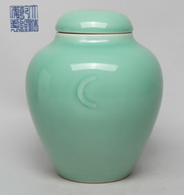 Large Chinese Export Porcelain Covered Jar