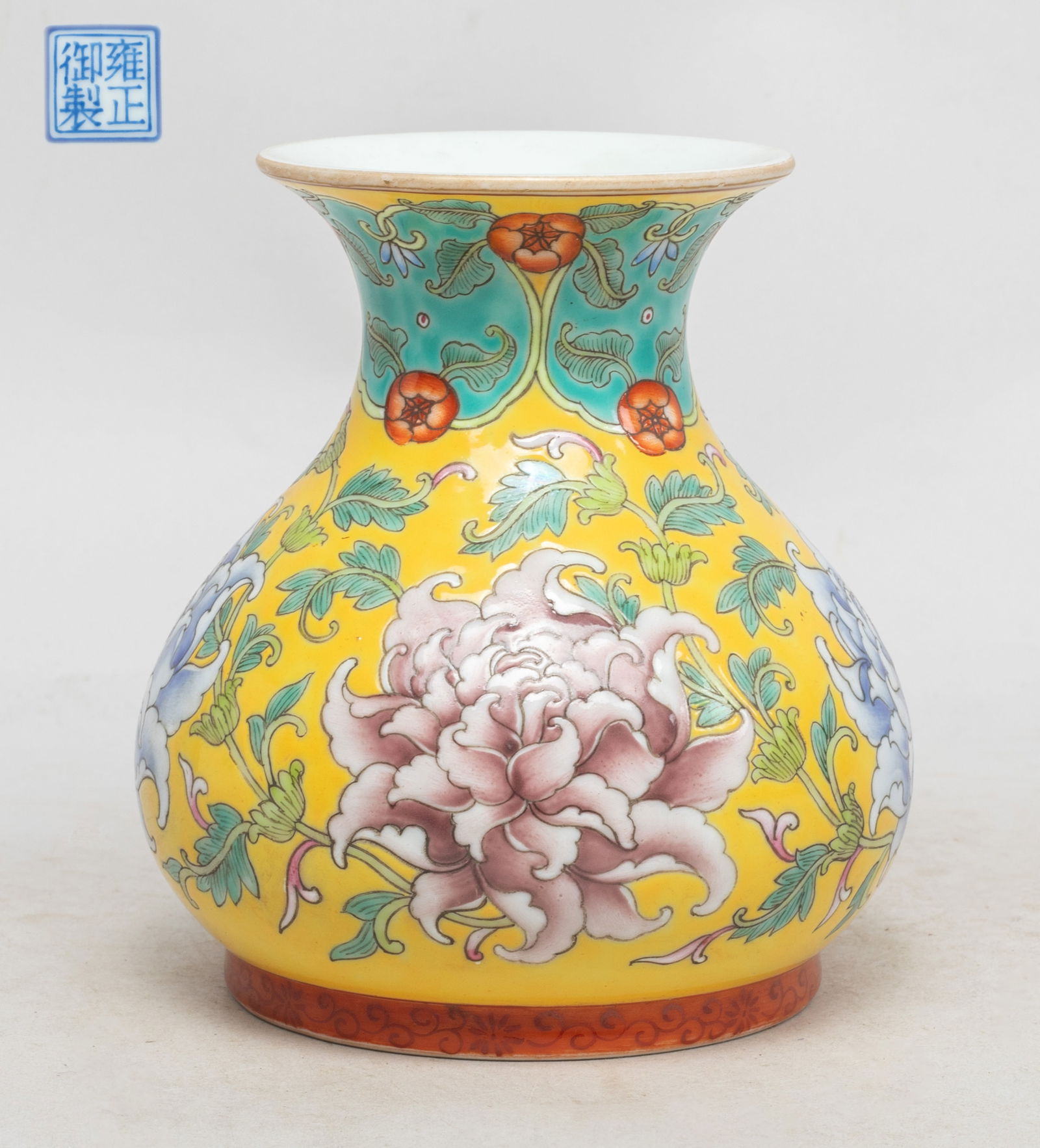 Chinese Export Enameled Porcelain Vase (1 of 12)