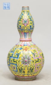 Chinese Famille Rose Porcelain Gourd Vase