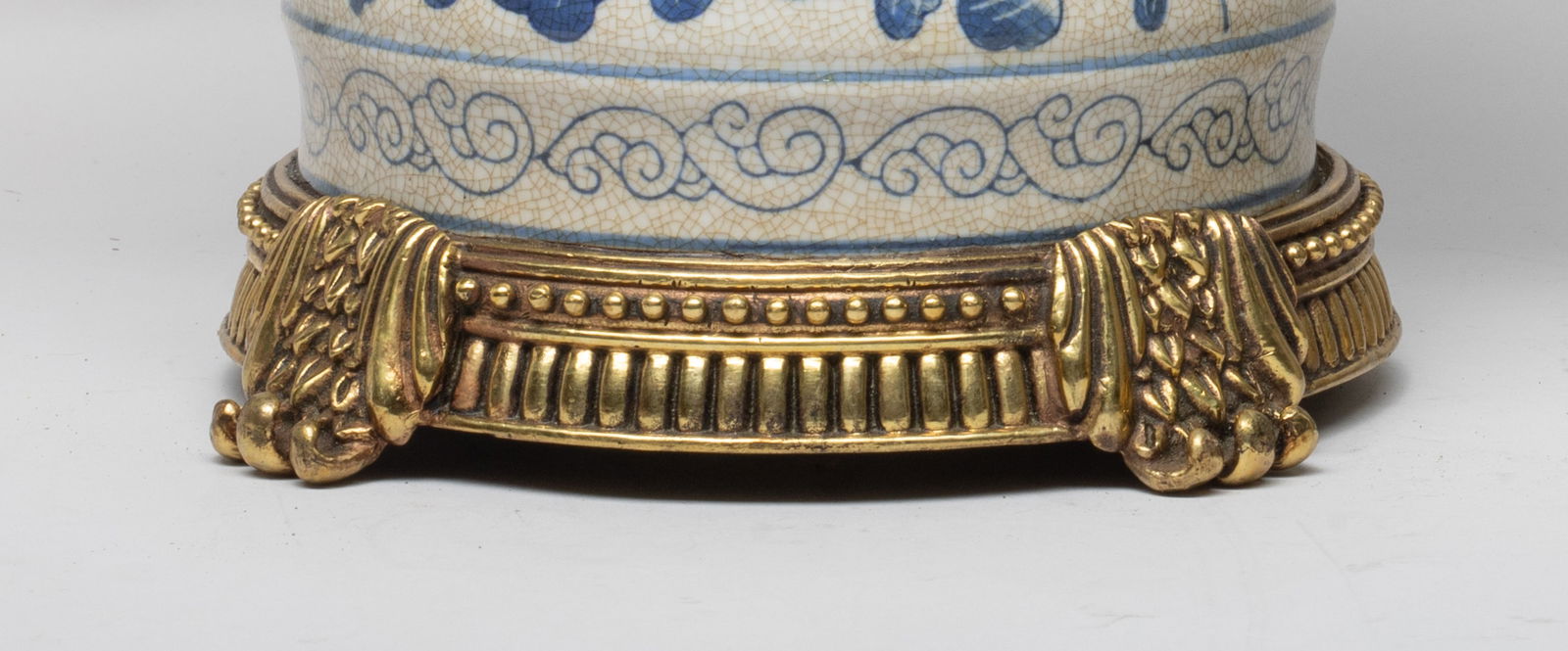 Two Chinese Export Porcelain Jars - 10