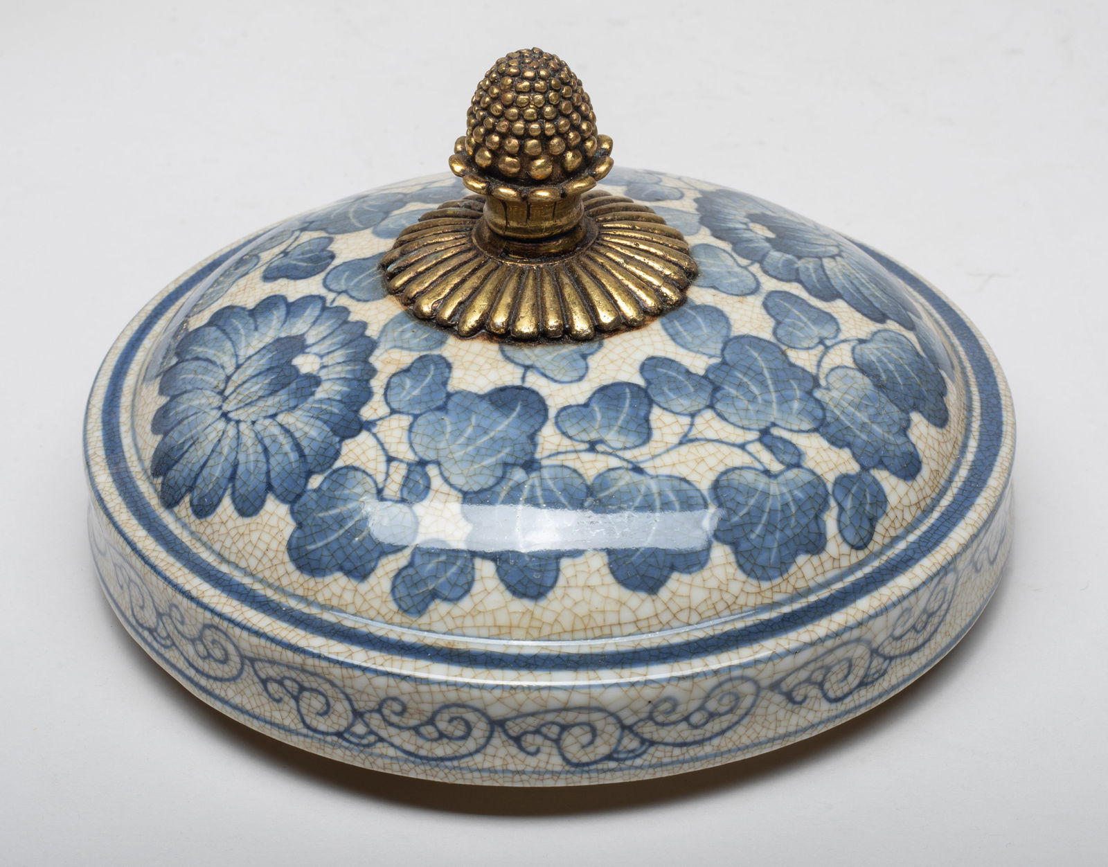 Two Chinese Export Porcelain Jars - 11