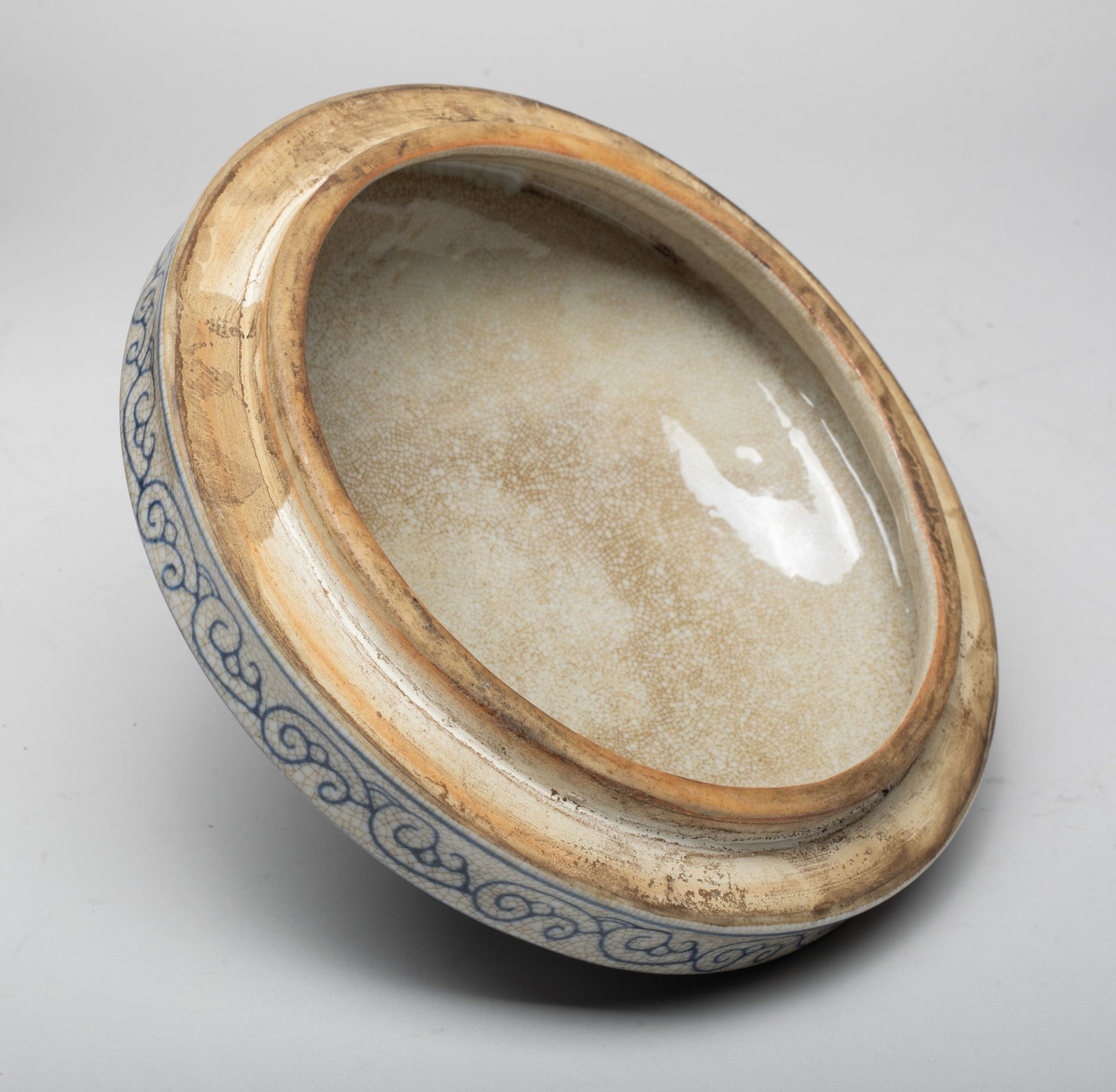 Two Chinese Export Porcelain Jars - 12