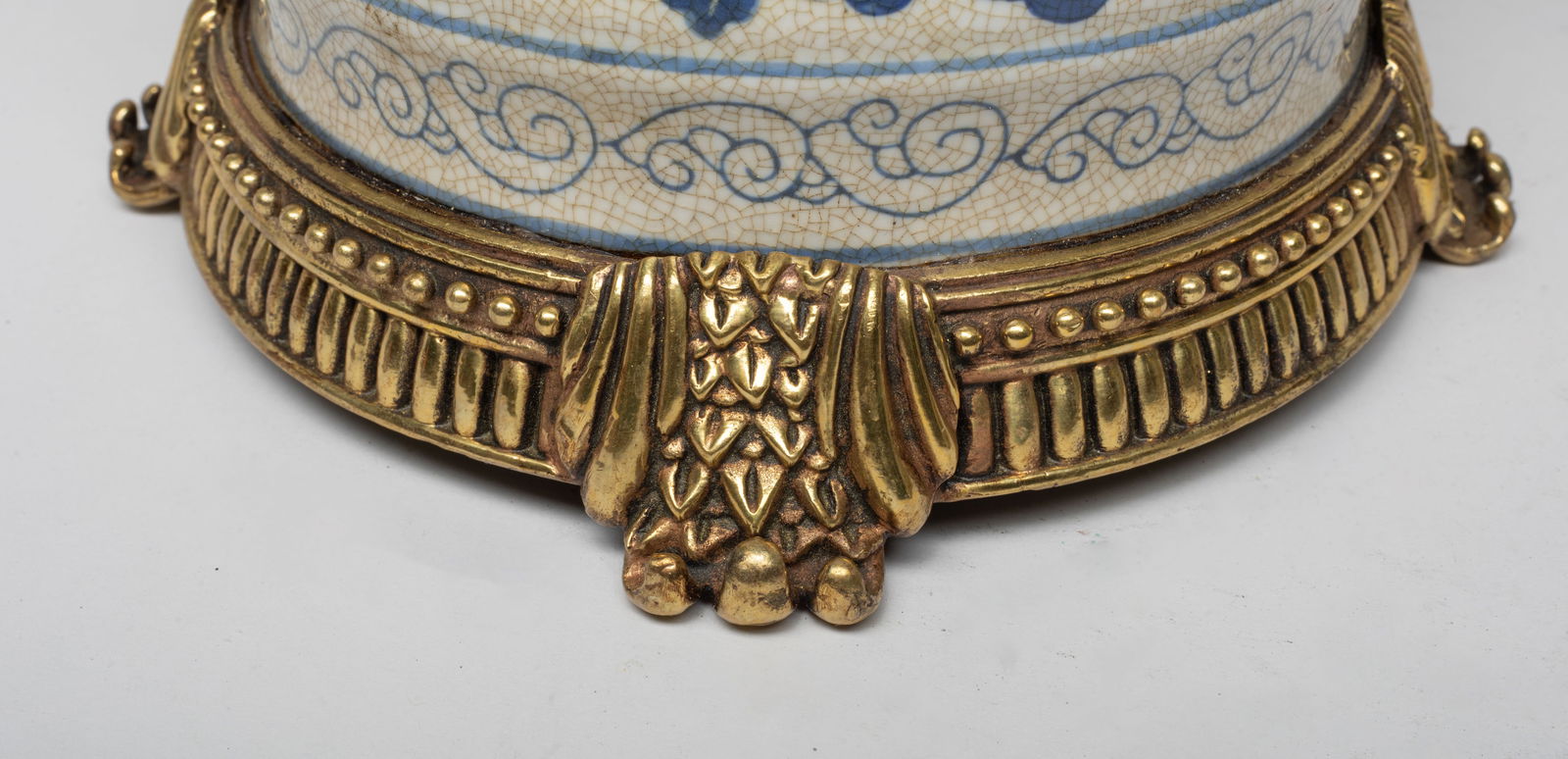 Two Chinese Export Porcelain Jars - 9