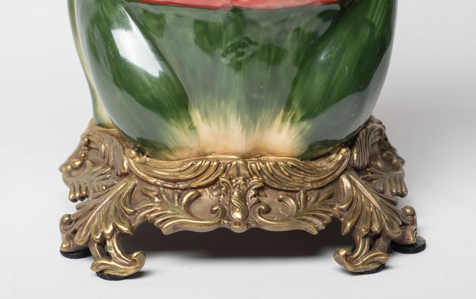 Two Chinese Export Porcelain Candlesticks - 11