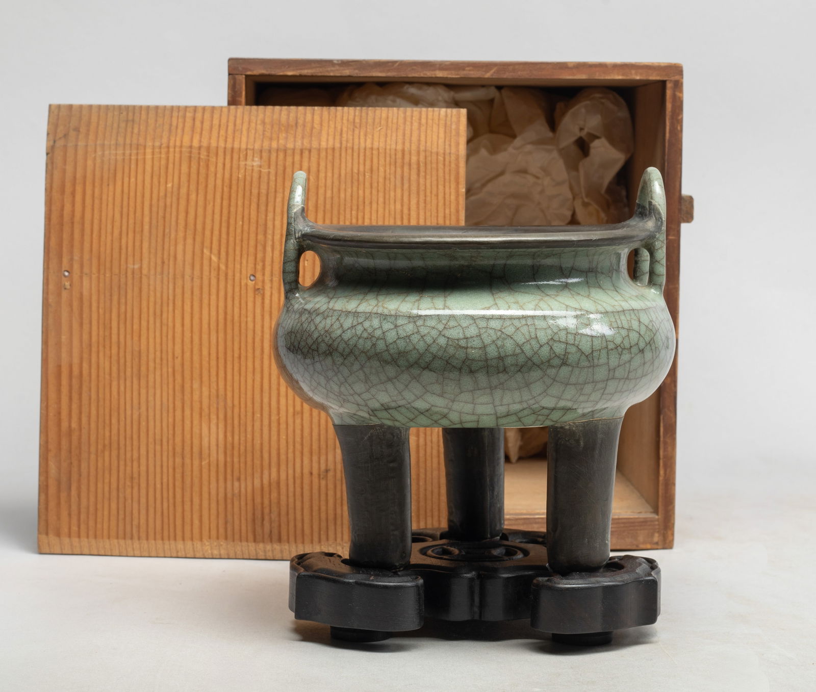 Chinese Export Large Porcelain Censer (1 of 13)